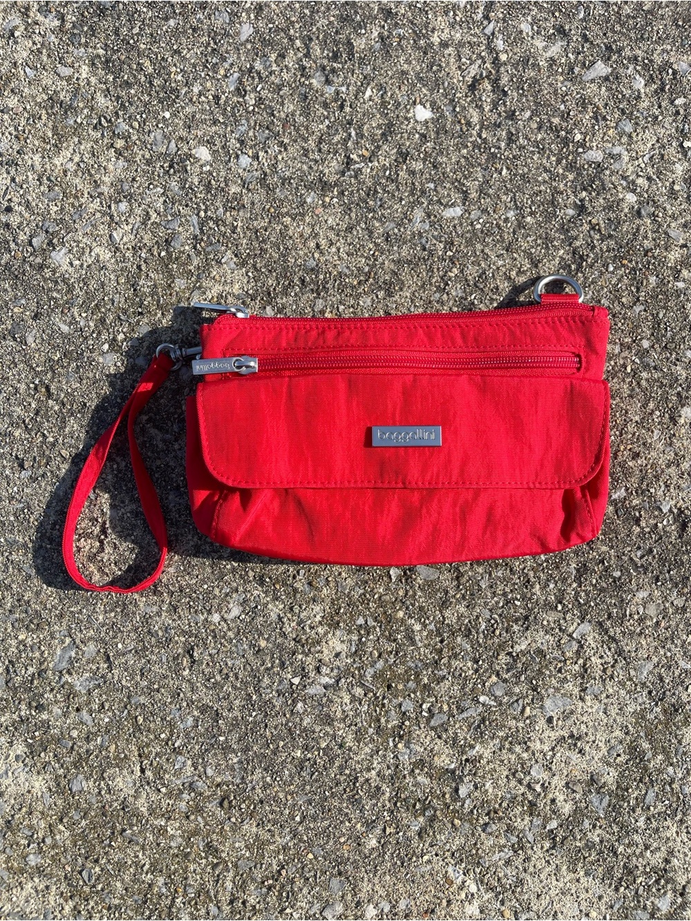 Baggallini Mini Red Crossbody Wristlet Detachable Strap Zipper Pockets